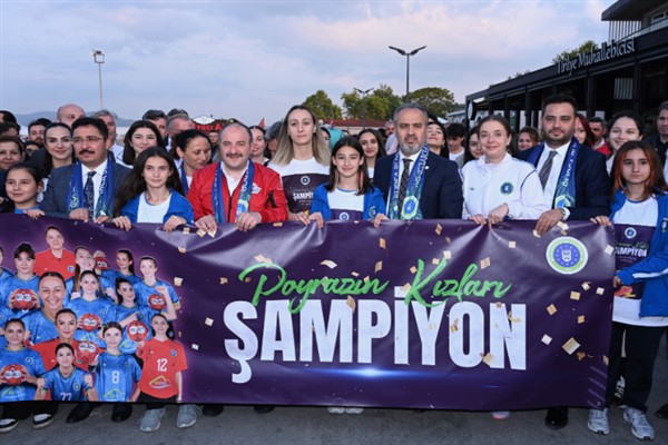 Kadın Hentbol Takımı Poyrazın Kızları, Mudanya’da şampiyonluğu kutladı